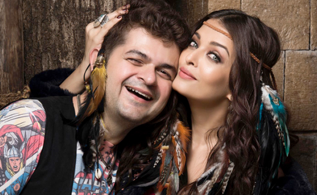 How Stunning Is Aishwarya Rai Bachchan In This Pic?