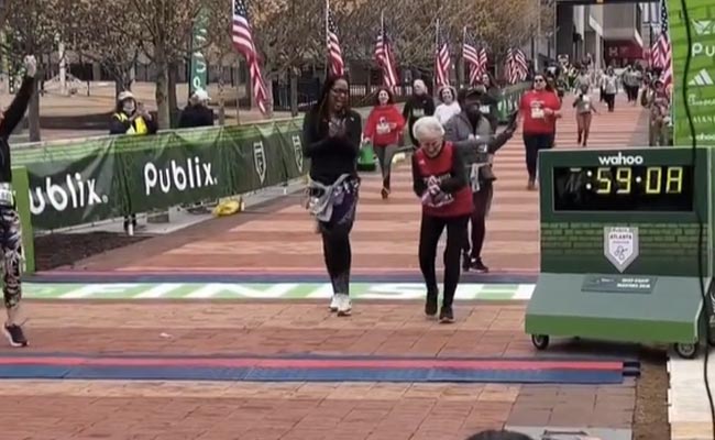 VIDEO: बुजुर्ग महिला का कमाल, 98 साल की उम्र मे पूरी की 5 किमी की रेस, हासिल किया पहला स्थान!