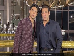 सलमान खान के साथ नजर आए आर्यन खान, भाईजान ने यूं लुटाया शाहरुख खान के बेटे पर प्यार सलमान खान के साथ नजर आए आर्यन खान, भाईजान ने यूं लुटाया शाहरुख खान के बेटे पर प्यार
