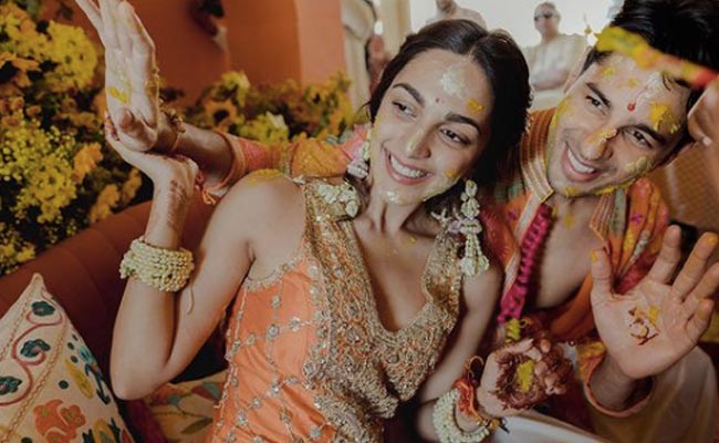 Kiara Advani And Sidharth Malhotra Wish You A Happy Holi With Pics From Their Haldi