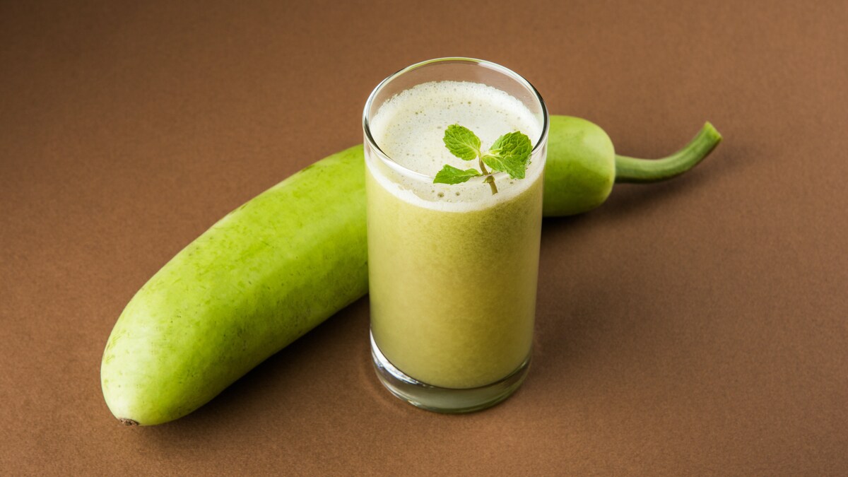 खाली पेट लौंकी का जूस पीने से मिलते हैं ये जादुई फायदे, जान लीजिए घर पर