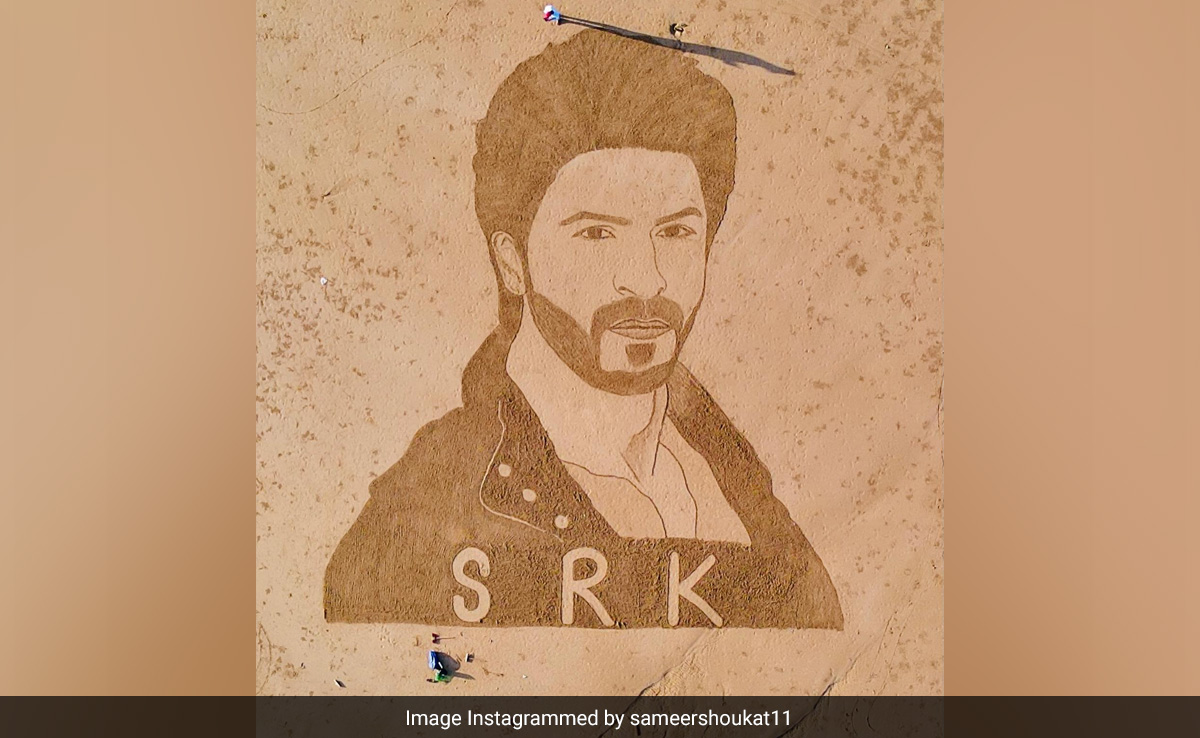 Artists From Pak's Balochistan Make Stunning Sand Portrait Of Shah Rukh Khan