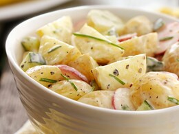 खाने की बनावट और स्वाद बिगड़ जाए तो आलू का इन तरीकों से करें इस्तेमाल, जानें खाने को बर्बाद होने से बचाने की 5 ट्रिक्स खाने की बनावट और स्वाद बिगड़ जाए तो आलू का इन तरीकों से करें इस्तेमाल, जानें खाने को बर्बाद होने से बचाने की 5 ट्रिक्स