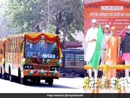 मुख्यमंत्री आदित्यनाथ ने ‘राजधानी एक्सप्रेस’ बस सेवा को हरी झंडी दिखाई मुख्यमंत्री आदित्यनाथ ने ‘राजधानी एक्सप्रेस’ बस सेवा को हरी झंडी दिखाई