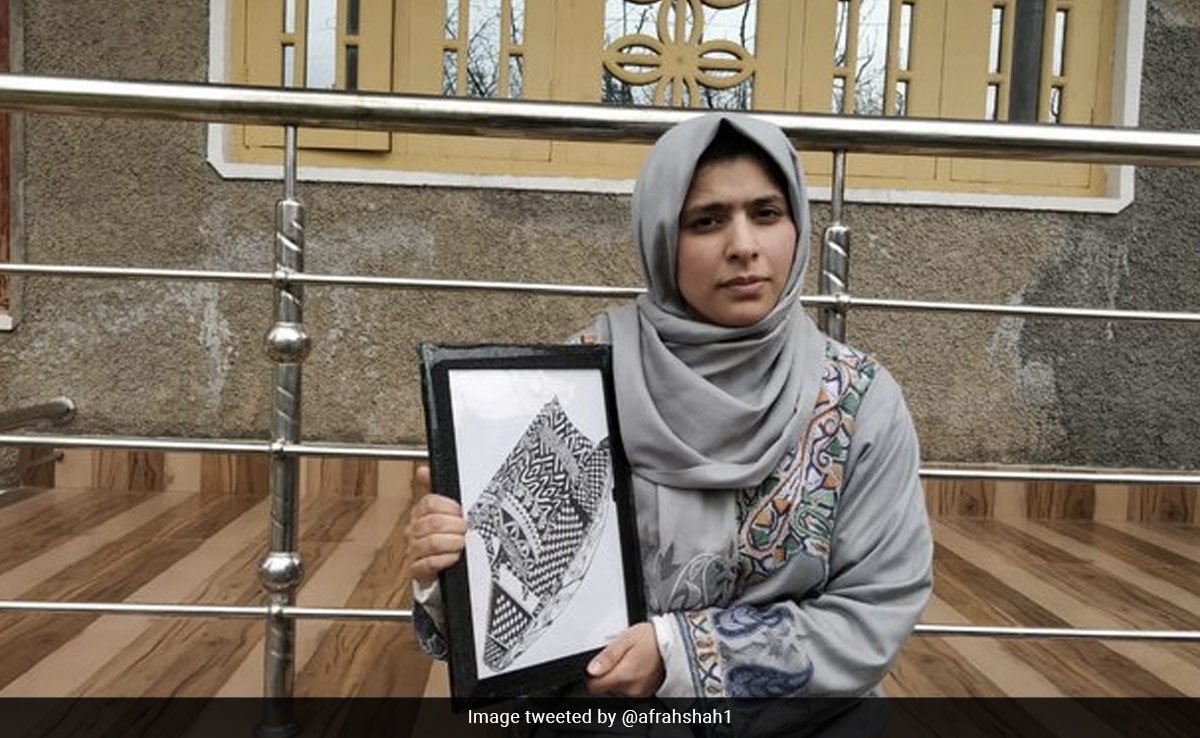 Kashmir Woman Makes World's Smallest <i>'Mandala'</i> Shikara