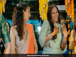 'इस प्यार को क्या नाम दूं' का रीयूनियन, दलजीत कौर के शादी में पहुंचे सनाया ईरानी, बरुण सोबती और करिश्मा तन्ना 'इस प्यार को क्या नाम दूं' का रीयूनियन, दलजीत कौर के शादी में पहुंचे सनाया ईरानी, बरुण सोबती और करिश्मा तन्ना