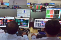 Global Markets Decline On Banking Concerns Global Markets Decline On Banking Concerns