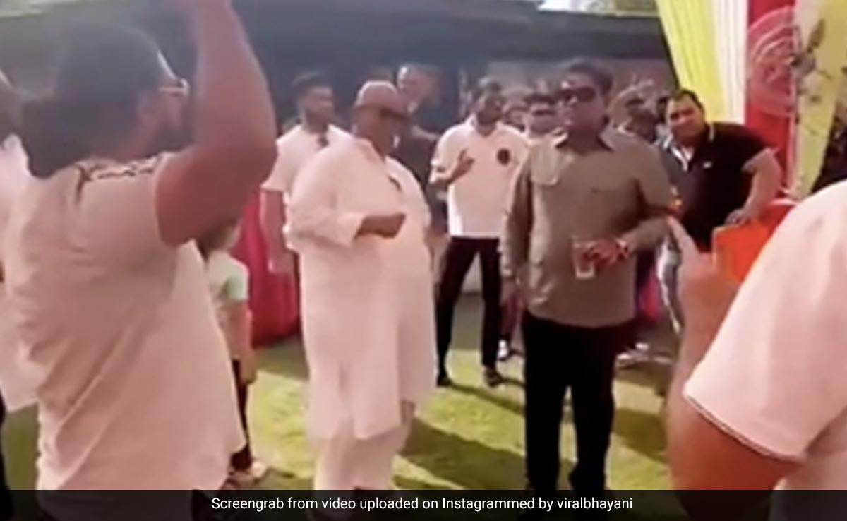 Video: Farmhouse Owner Posts Satish Kaushik's Holi Dance Clip To "Break Silence"
