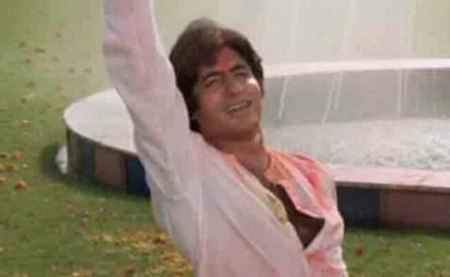 Holi 2023: Amitabh Bachchan Reveals Jalsa Holika Was Lit A Day Early Due To "Date Confusion"
