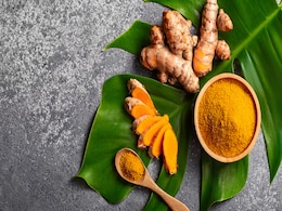 Turmeric for skin: चेहरे को हल्दी के पानी से धोना कर दें शुरू, एक्ने और पिंपल्स तो होंगे ही दूर स्किन भी करेगी ग्लो Turmeric for skin: चेहरे को हल्दी के पानी से धोना कर दें शुरू, एक्ने और पिंपल्स तो होंगे ही दूर स्किन भी करेगी ग्लो
