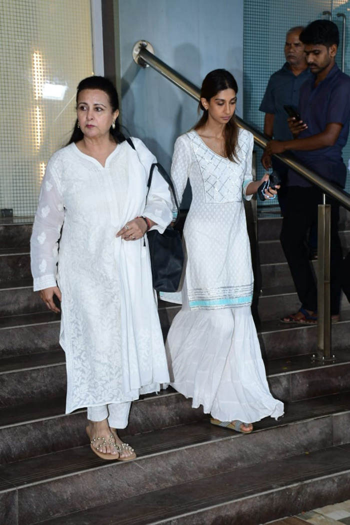 सुलक्षणा पंडित के अंतिम संस्कार में पहुंची पूनम ढिल्लों, कहा-मैं हमेशा विजयता से कहती रही..