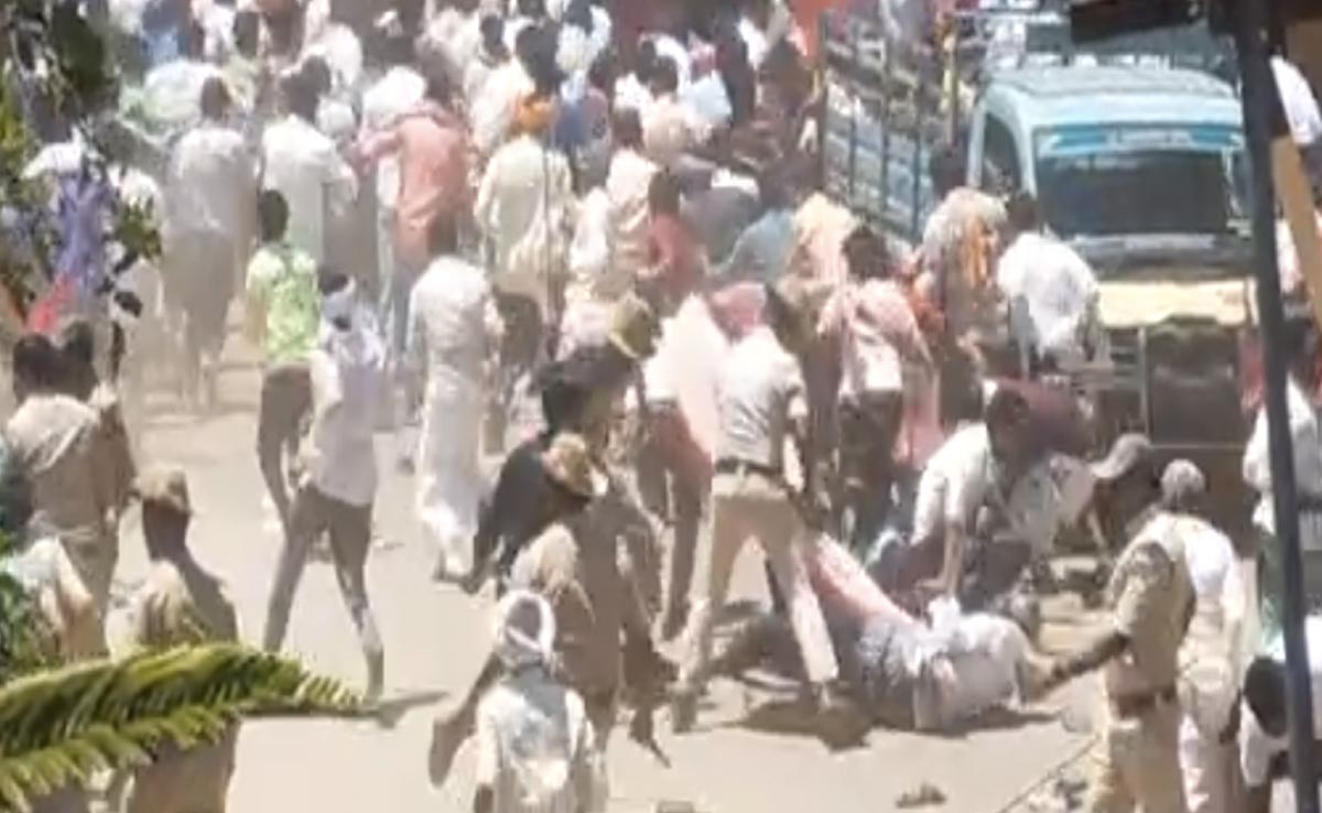 Video: Massive Protest Outside BS Yediyurappa's Home Over Reservation
