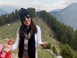 Sara Ali Khan बर्फीली वादियों में यूं ले रही हैं Maggi और मक्के की रोटी के मजे, Video देख आप भी बोलेंगे वाउ! Sara Ali Khan बर्फीली वादियों में यूं ले रही हैं Maggi और मक्के की रोटी के मजे, Video देख आप भी बोलेंगे वाउ!