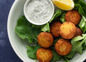 Want To Spruce Up Your Tea Time? Make These Crispy And Spicy Falafels Want To Spruce Up Your Tea Time? Make These Crispy And Spicy Falafels