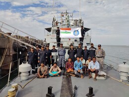INS Karuva ने बचाई 7 मछुआरों की जान, जहाज में घुस आया था समुद्र का पानी INS Karuva ने बचाई 7 मछुआरों की जान, जहाज में घुस आया था समुद्र का पानी