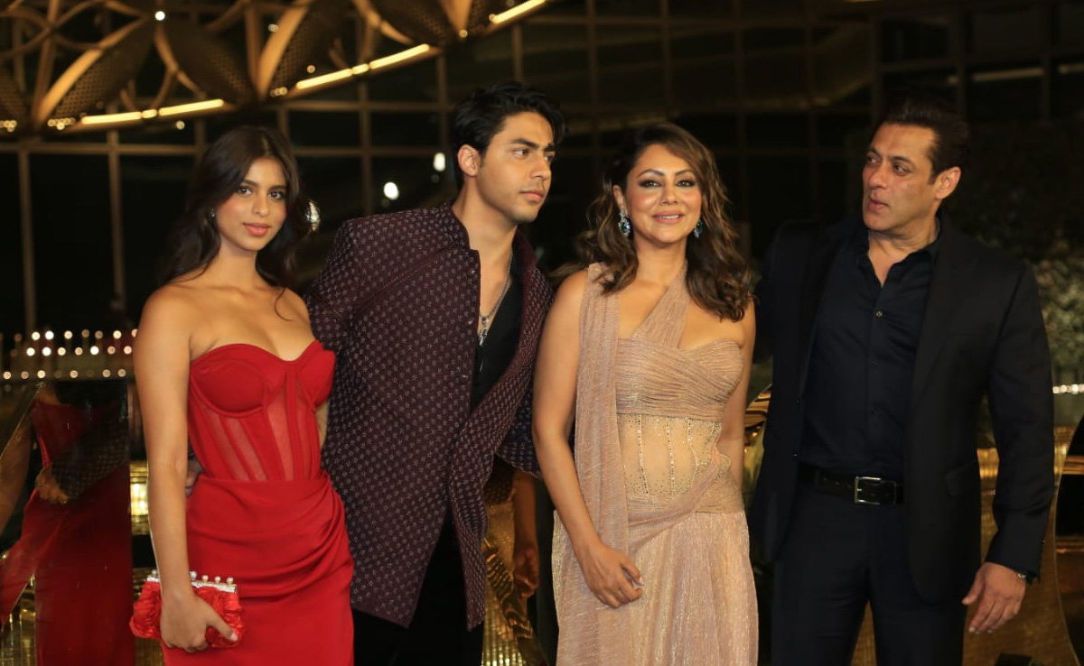 <i>Tiger</i> Steps In For <i>Pathaan</i>: Salman Khan Poses With Gauri, Aryan, Suhana At Ambani Event