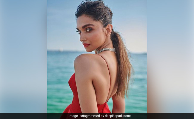 "It's Deepika Padukone's World And We Are Just Living In It": Twitter On Her Oscar Gig
