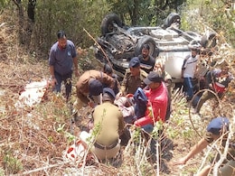 उत्तराखंड : ITBP जवानों ने 300 फीट गहरी खाई में गिरी कार से 7 लोगों को बचाया उत्तराखंड : ITBP जवानों ने 300 फीट गहरी खाई में गिरी कार से 7 लोगों को बचाया