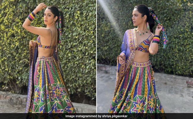 The Holi Vibes Don't End For Shriya Pilgaonkar And Her Colourful <i>Lehenga</i>
