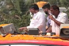 Video: Congress' DK Shivakumar Showers Rs. 500 Notes In Karnataka Roadshow Video: Congress' DK Shivakumar Showers Rs. 500 Notes In Karnataka Roadshow
