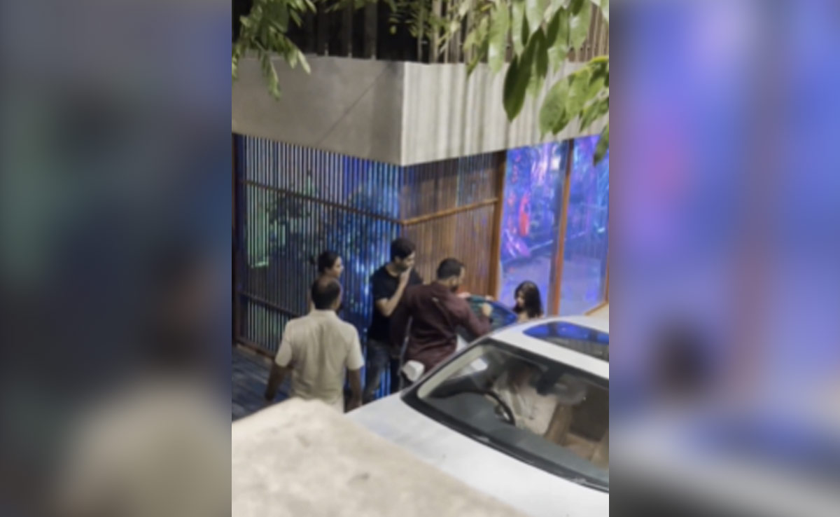 Viral: Agastya Nanda Blows A Kiss To Rumoured Girlfriend Suhana Khan At Party - Watch