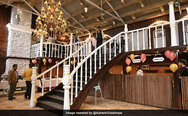 रेल मंत्री ने शेयर की Cafe की तरह दिखने वाले स्टेशन की खूबसूरत तस्वीर, पूछा- क्या है इस जगह का नाम?