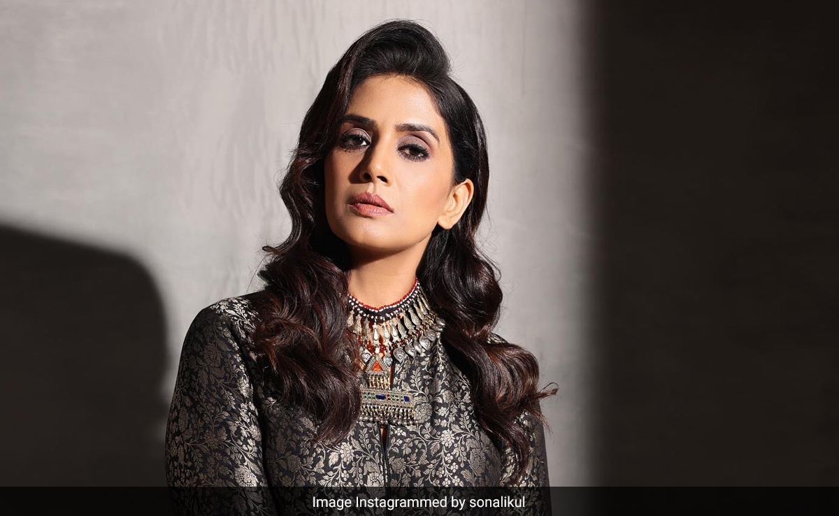 Sonali Kulkarni Issues Apology Over Remark On "Lazy" Women: "Learned A Lot From This Incident"
