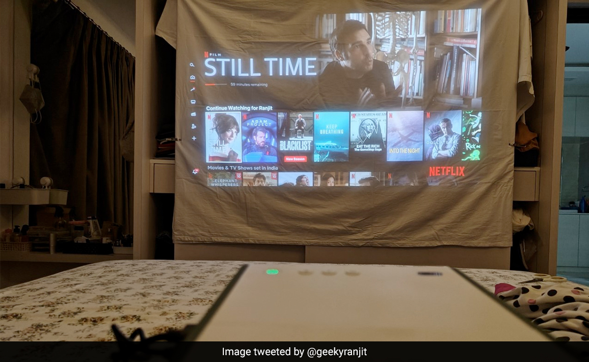 घर के लिए प्रोजेक्टर खरीदना चाहता था पति, पत्नी ने पैसे बचाने के लिए किया जुगाड़, खुद ही बना डाला शानदार Projector