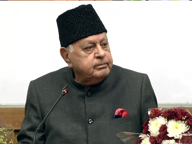 जम्मू-कश्मीर में शादी समारोह में शामिल होने गए थे फारुक अब्दुल्ला, होटल पर हुई फायरिंग, एक गिरफ्तार