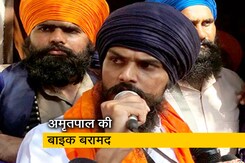 अभी तक फरार है अमृतपाल, पुलिस ने बाइक को किया जब्त अभी तक फरार है अमृतपाल, पुलिस ने बाइक को किया जब्त