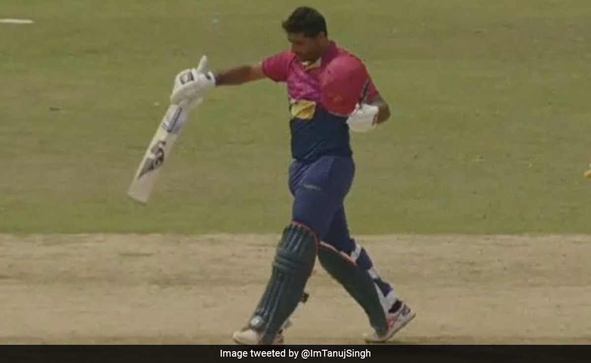 6 6 6 6 6 6 6 6 6 6 6, UAE के आसिफ खान ने वनडे में मचाया गदर, 41 गेंद में शतक ठोककर रचा इतिहास