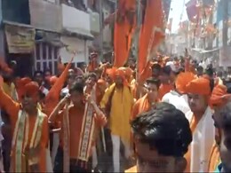 बिहार: रामनवमी पर शोभायात्रा में भिड़े बीजेपी कार्यकर्ता, केंद्रीय मंत्री राजकुमार सिंह के खिलाफ लगे नारे बिहार: रामनवमी पर शोभायात्रा में भिड़े बीजेपी कार्यकर्ता, केंद्रीय मंत्री राजकुमार सिंह के खिलाफ लगे नारे