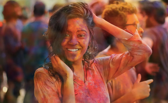 Holi 2023: DIY Natural Face Masks For That Post-Holi Glow