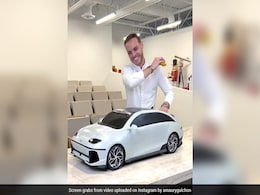 Pastry Chef Creates 'Chocolate Electric Car', Hyundai Replies Pastry Chef Creates 'Chocolate Electric Car', Hyundai Replies
