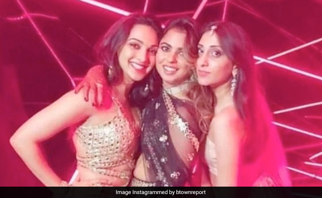 Viral: Kiara Advani With Bridesmaids Isha Ambani, Anissa Malhotra In Pic From Her <i>Sangeet</i>