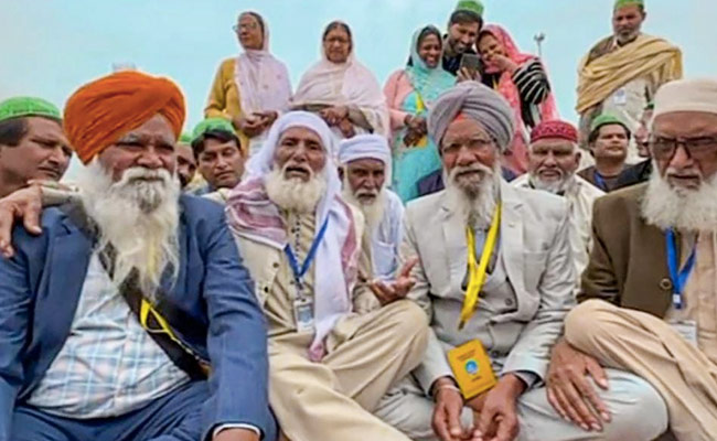 2 Sikh Brothers Separated During Partition, Reunite After 75 Years At Kartarpur Corridor