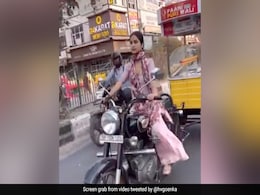 बुलेट से गोलगप्पे बेचने वाली लड़की के मुरीद हुए हर्ष गोयनका, कहा- बेहतरीन पानीपुरी है! बुलेट से गोलगप्पे बेचने वाली लड़की के मुरीद हुए हर्ष गोयनका, कहा- बेहतरीन पानीपुरी है!