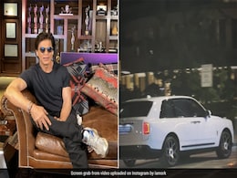 A Scene From Mannat: Shah Rukh Khan In His Swanky New Rolls-Royce - Watch Viral Video A Scene From Mannat: Shah Rukh Khan In His Swanky New Rolls-Royce - Watch Viral Video
