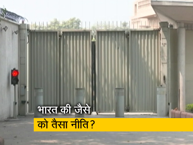 दिल्‍ली में ब्रिटिश उच्‍चायोग के बाहर से बैरिकेड्स हटाए गए