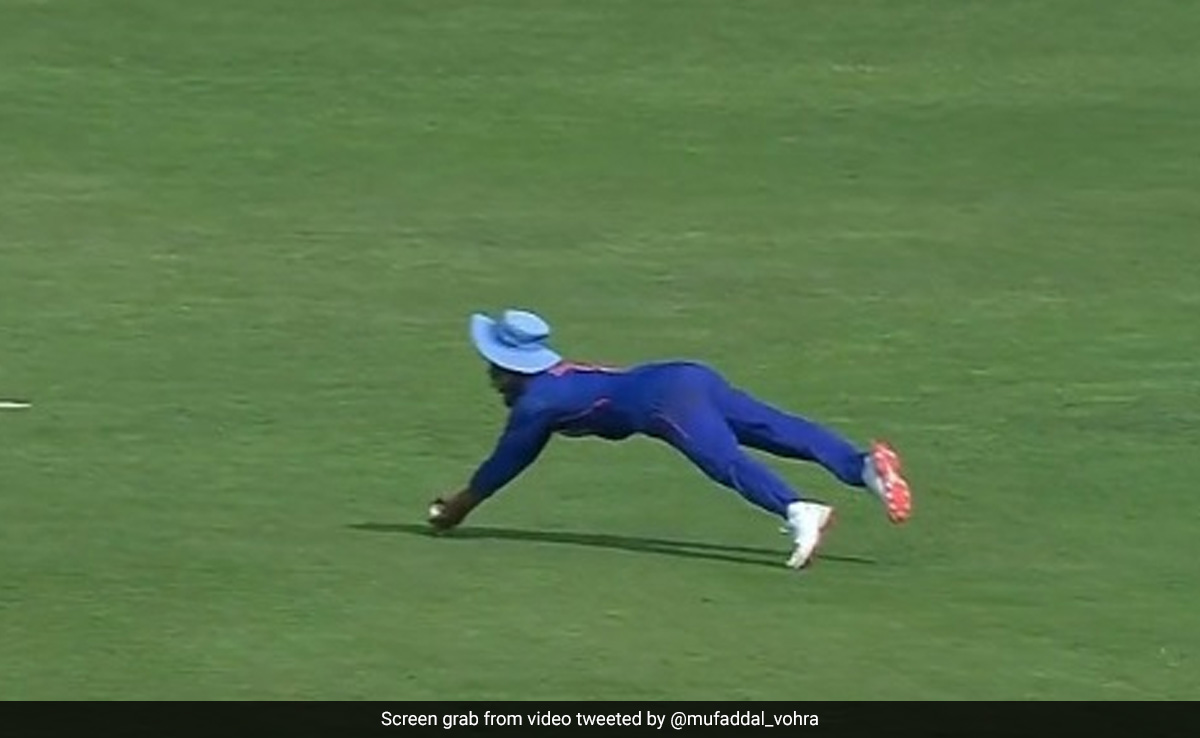 जडेजा के 'करिश्माई कैच' को देखकर बल्लेबाज भी परेशान, आउट होने पर विश्वास नहीं कर पा रहा, Video
