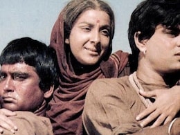 मदर इंडिया के प्रीमियर का 67 साल पुराना वीडियो आया सामने, नरगिस दत्त से लेकर किशोर कुमार तक कुछ यूं पहुंचे थे सितारे मदर इंडिया के प्रीमियर का 67 साल पुराना वीडियो आया सामने, नरगिस दत्त से लेकर किशोर कुमार तक कुछ यूं पहुंचे थे सितारे