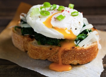 Quick And Easy Breakfast: Make Poached Eggs In Microwave In Just 2 Minutes Quick And Easy Breakfast: Make Poached Eggs In Microwave In Just 2 Minutes