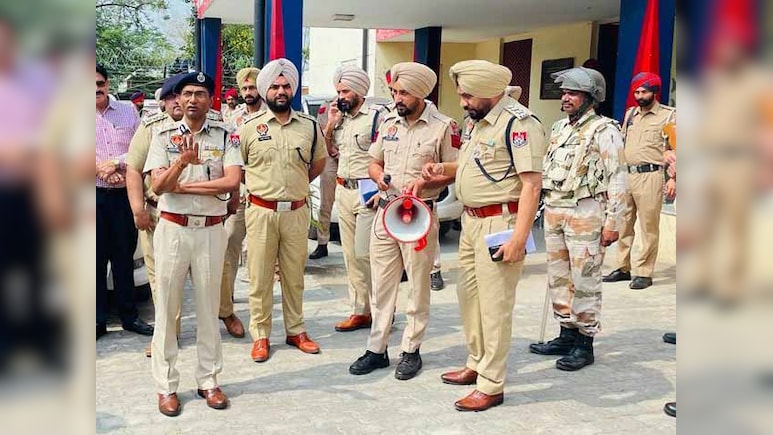 ठंड में न ठिठुरे चोर!चोरी के दौरान खेत में छूटा स्वेटर तो ग्रामीणों ने पुलिस को दिया आवेदन&nbsp;