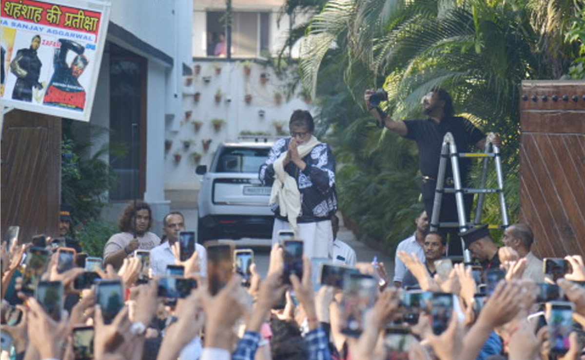 Amitabh Bachchan, In A "Homemade Sling", Greeted Sea Of Fans Outside His Home