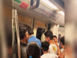 VIDEO: खचाखच भरी Delhi Metro में  अनाउंसमेंट की जगह बजने लगा हरियाणवी Song, लोग बोले 'ड्राइवर हरियाणा से है?' VIDEO: खचाखच भरी Delhi Metro में  अनाउंसमेंट की जगह बजने लगा हरियाणवी Song, लोग बोले 'ड्राइवर हरियाणा से है?'