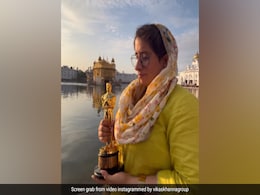 Chef Vikas Khanna's Mother Drove Oscar Winner Guneet Monga To The Golden Temple, Here's Why Chef Vikas Khanna's Mother Drove Oscar Winner Guneet Monga To The Golden Temple, Here's Why