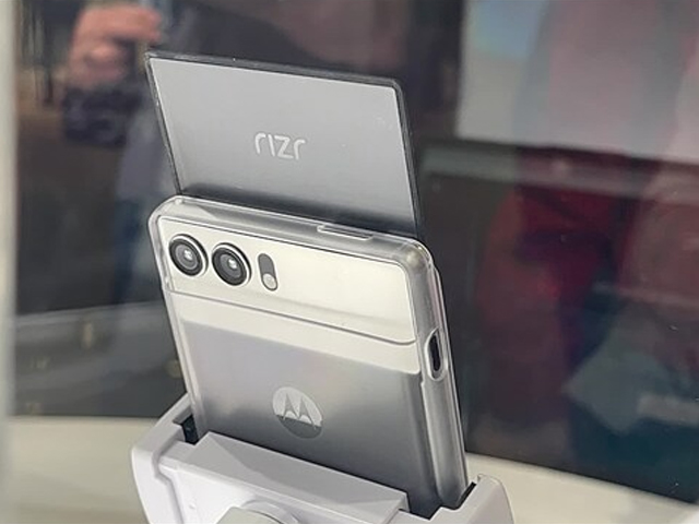MWC 2023: Hands-on With the Motorola Rizr Rollable Concept Phone