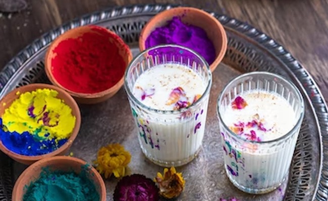 Top 7 Sweets And Snacks You Need To Eat On Holi 2023