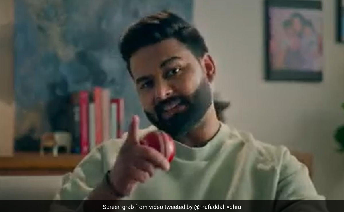 Rishabh Pant कुछ इस अंदाज में कर रहे हैं Team India की हौसलाअफजाई, वायरल हुई तस्वीर