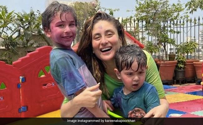 करीना कपूर ने तैमूर और जेह के साथ होली सेलिब्रेशन की फोटो की शेयर तो फैन्स बोले- होली पर आप भी पुराने कपड़े पहनते हो